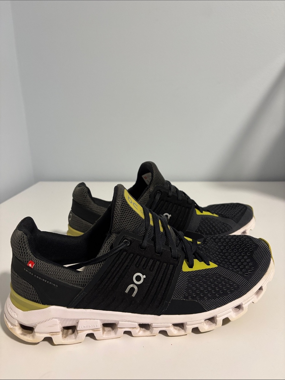 On Running Men’s Black and Yellow Cloud-Inspired Running Shoes Size M 10.5
